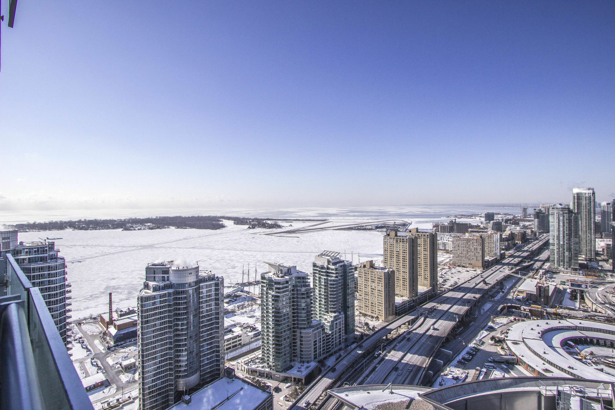 Ice - Lake And City View Toronto Esterno foto